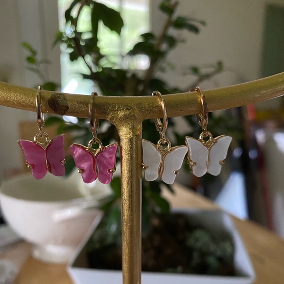 MAKE ME AND OFFER Pink and White Pair Butterfly Huggie Hoop Earrings - Picture 3 of 3